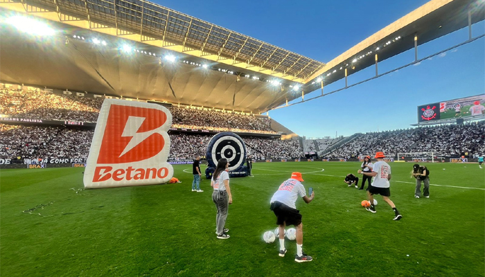 brasileirao-betano-marca-reune-torcedores-de-20-times-no-pacaembu-2
