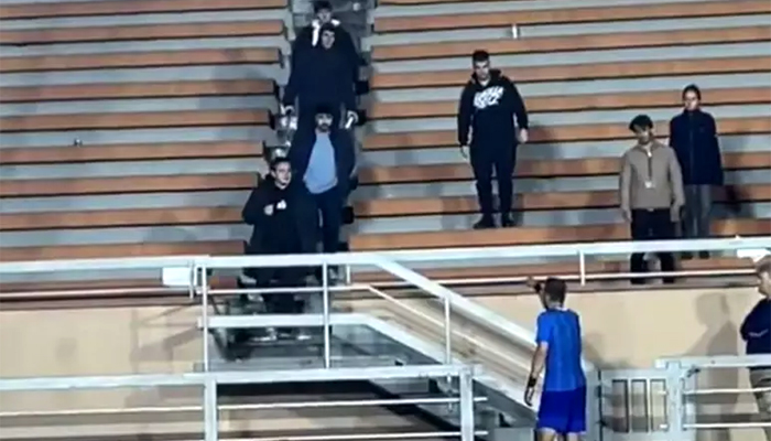 tenista-vai-ate-a-arquibancada-e-discute-com-torcedor-que-estava-apostando-esta-destruindo-o-jogo-2