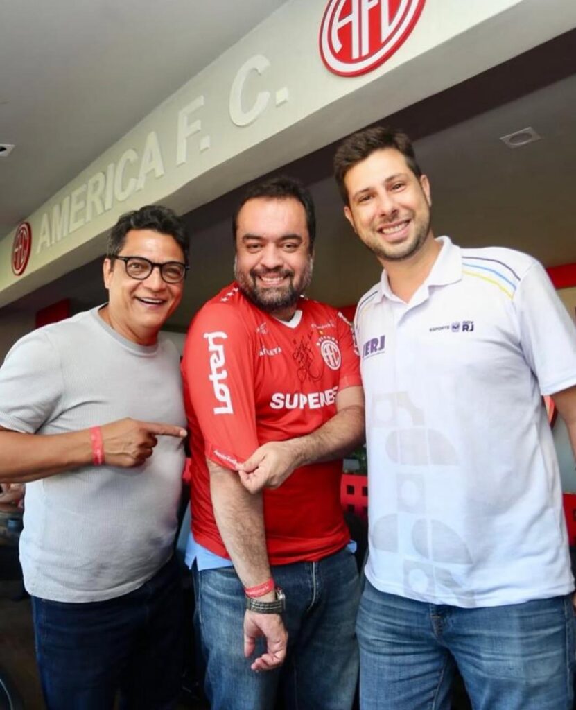 claudio-castro-acompanha-abertura-do-carioca-serie-a2-loterj-em-mesquita-5-831x1024-1 Cláudio Castro acompanha abertura do Carioca Série A2 Loterj em Mesquita