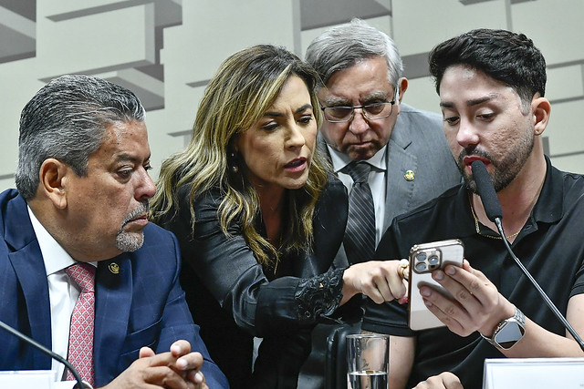 influencer-aposta-e-ganha-no-jogo-do-tigrinho-durante-depoimento-na-cpi-das-bets-2 Táticas de viralização e convites em série a influencers na CPI das Bets desgastam imagem da comissão, dizem especialistas