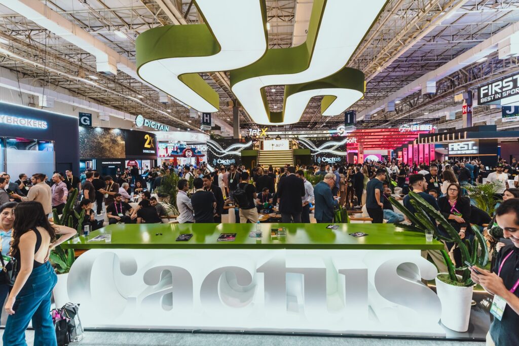 cactus-gaming-reforca-presenca-internacional-na-igb-live-london-2025-e-projeta-novas-parcerias-globais-2-1024x682-1 Cactus Gaming reforça presença internacional na IGB Live London 2025 e projeta novas parcerias globais*