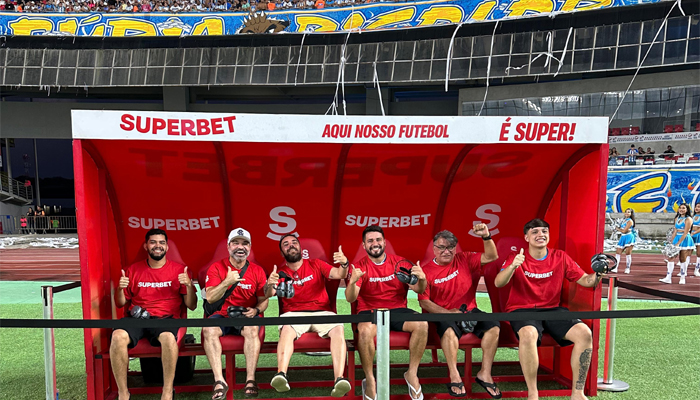 superbet-coloca-torcedores-no-campo-na-serie-b-do-brasileirao
