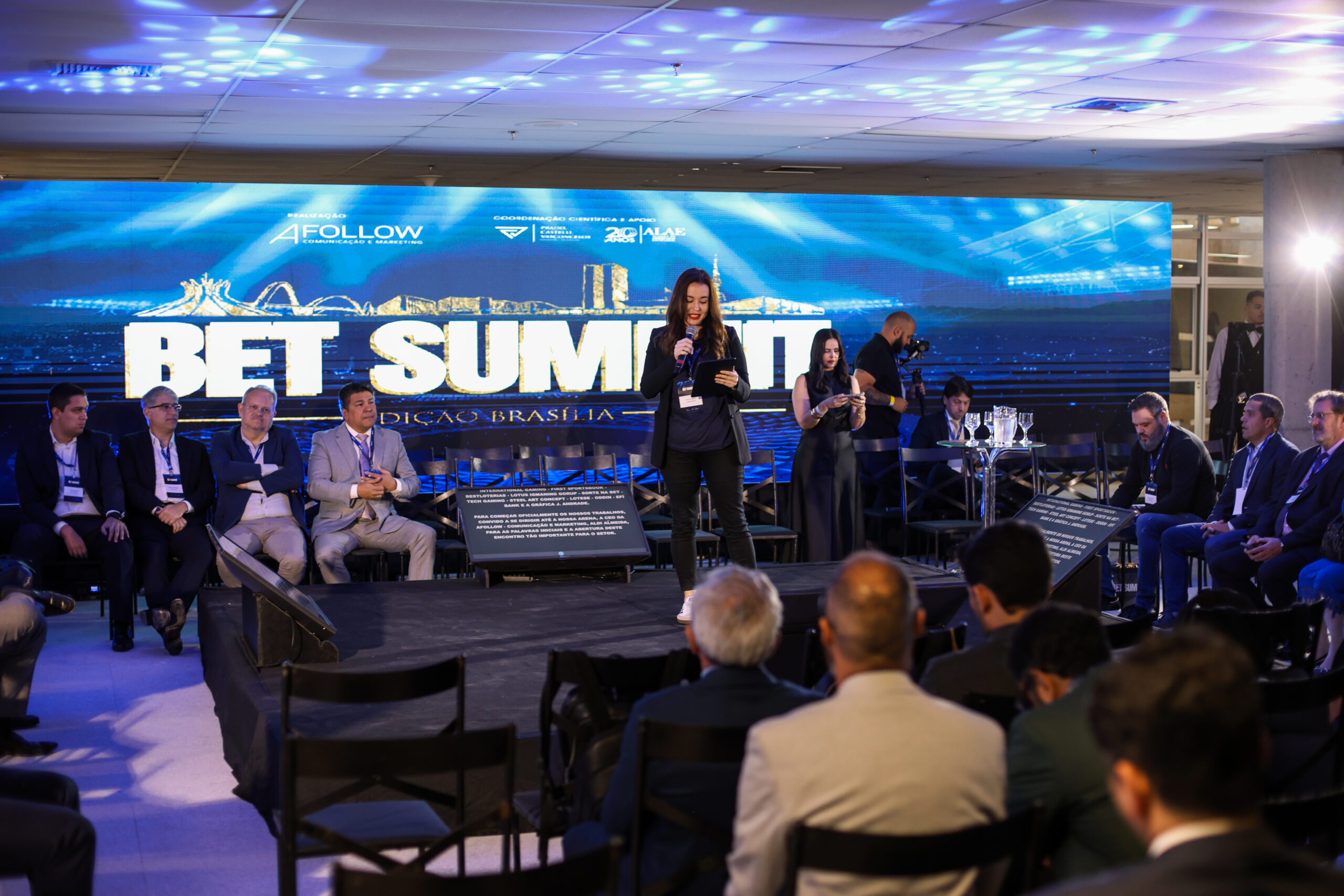 bet-summit-2025-comprova-sucesso-com-bons-paineis-e-modelo-estilo-arena-16-scaled-1 Bet Summit 2025 comprova sucesso com bons painéis e modelo estilo arena