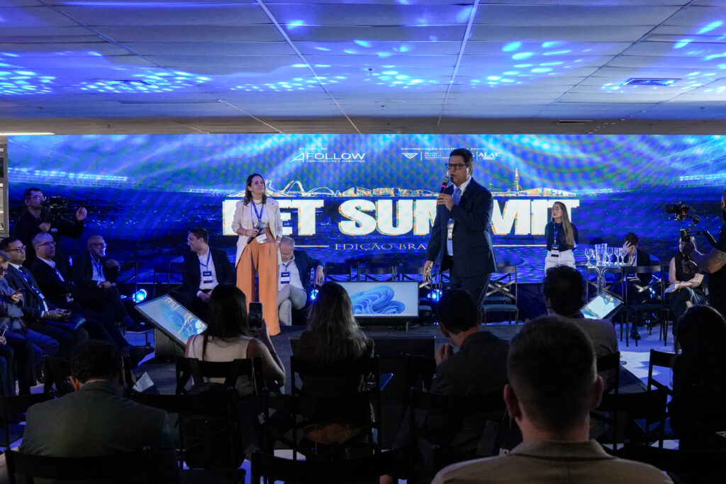 bet-summit-2025-comprova-sucesso-com-bons-paineis-e-modelo-estilo-arena-3-1024x683-1 Bet Summit 2025 comprova sucesso com bons painéis e modelo estilo arena