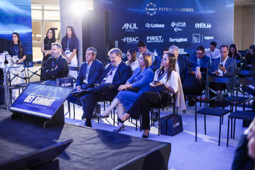 bet-summit-2025-comprova-sucesso-com-bons-paineis-e-modelo-estilo-arena-5-1024x683-1 Bet Summit 2025 comprova sucesso com bons painéis e modelo estilo arena
