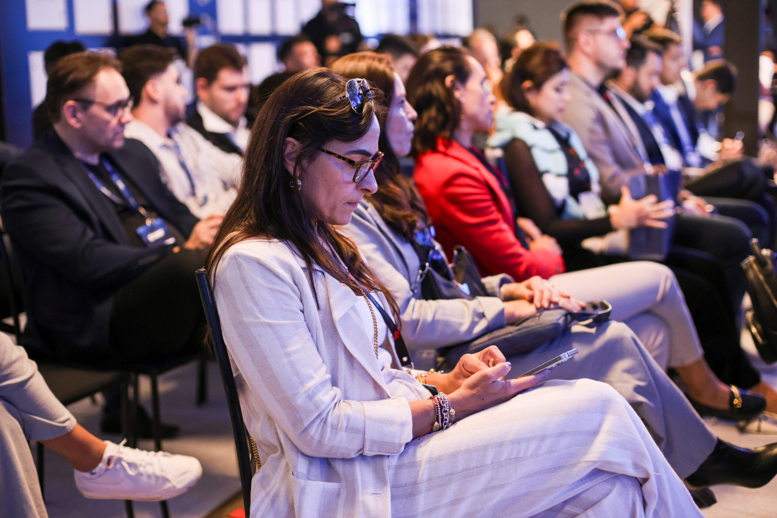 bet-summit-2025-comprova-sucesso-com-bons-paineis-e-modelo-estilo-arena-scaled-1 Bet Summit 2025 comprova sucesso com bons painéis e modelo estilo arena